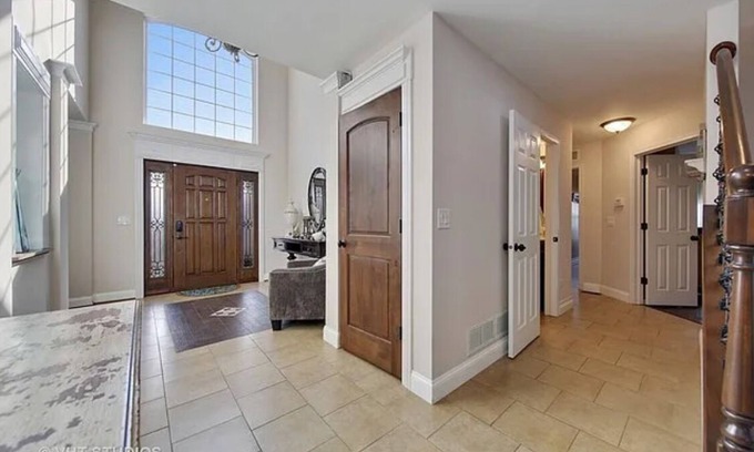 Bolingbrook House | Charming 3-bedroom house in lovely Bolingbrook with AC, WiFi