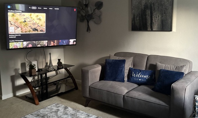 College Park House | Charming 3-bedroom house with WiFi and AC near Atlanta Airport