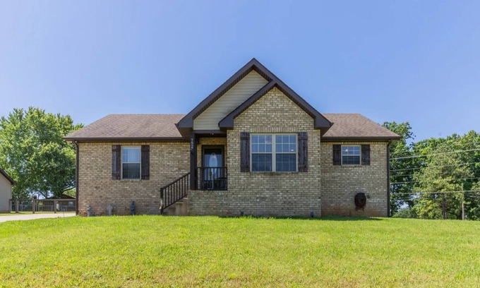 Cross Plains House | Charming 3-bedroom house in quaint Cross Plains. A peaceful retreat for friends.