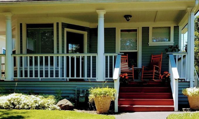 Everett House | Charming 3 bedroom