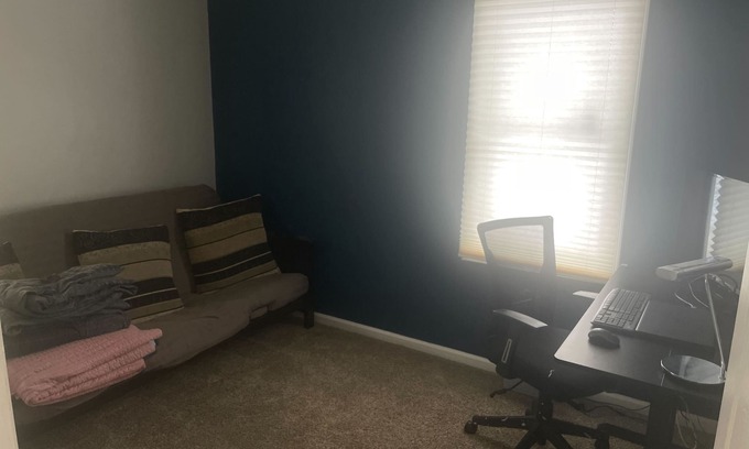 Creston House | Charming 3-bedroom house with WiFi and AC in Grand Rapids