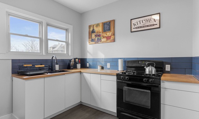 Creston Heights House | Charming 3-bedroom house in Grand Rapids with WiFi