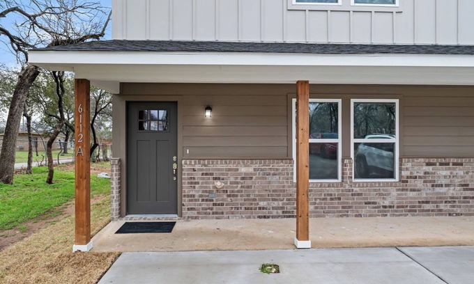 Haltom City House | Charming 3-bedroom house in Haltom City with WiFi and AC.