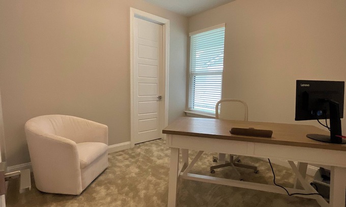 Southside House | Charming 3-bedroom townhome - Jacksonville for Short/Long Term Stay
