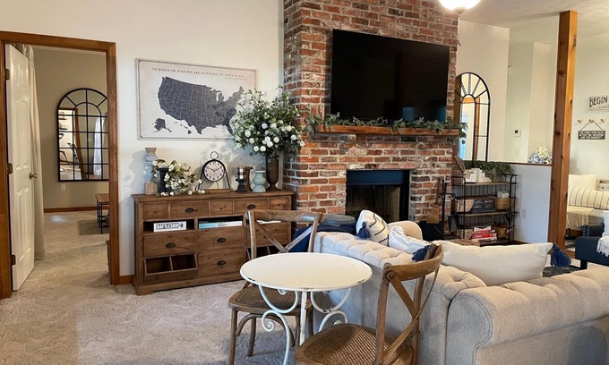 Lake Placid Cottage | Charming 3-Bedroom Lakeside Cottage w/Beach & Dock