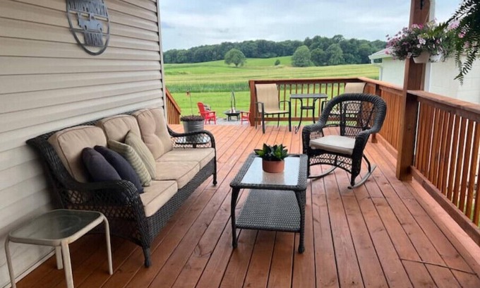 Manitou House | Charming 3-bedroom house 2 minutes from the Marh Park Arboretum in Madisonville