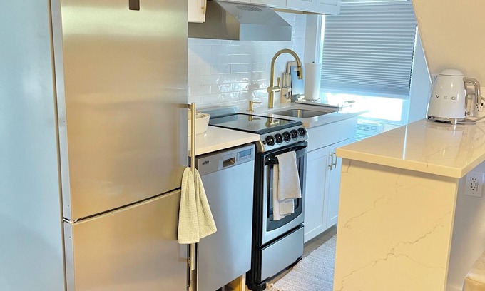 Marlborough House | Charming 3-bedroom house in Marlborough with AC, WiFi. Enjoy your stay