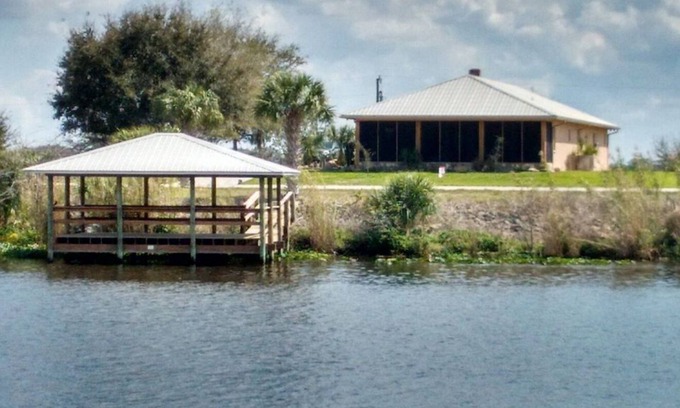 Moore Haven House | Charming 3-bedroom house with dock on river in Moore Haven