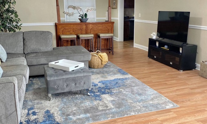 Broadmoor House | Charming 3-Bedroom 2 Bathroom House In Uptown New Orleans
