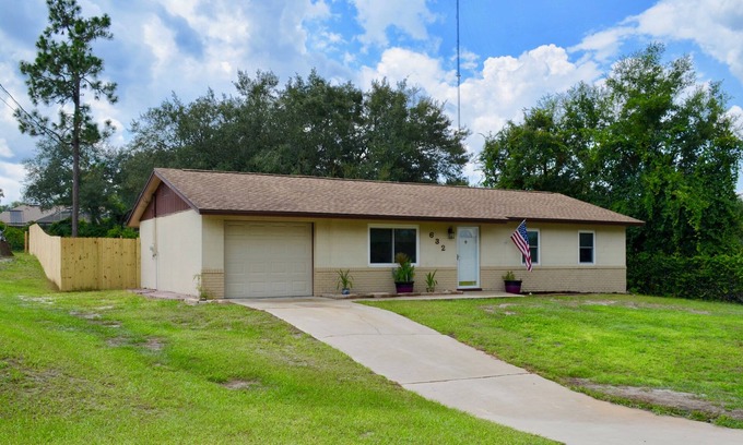 Orange City House | Charming 3-bedroom house in Orange City with WiFi and AC