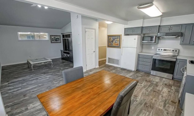 Kenner - Louis Armstrong International Airport House | Charming 3-bedroom house in lovely River Ridge near MSY airport