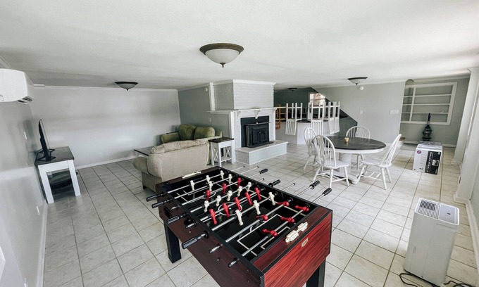 Rogersville House | Charming 3-bedroom house with Wi-Fi ,AC and water views in Rogersville.