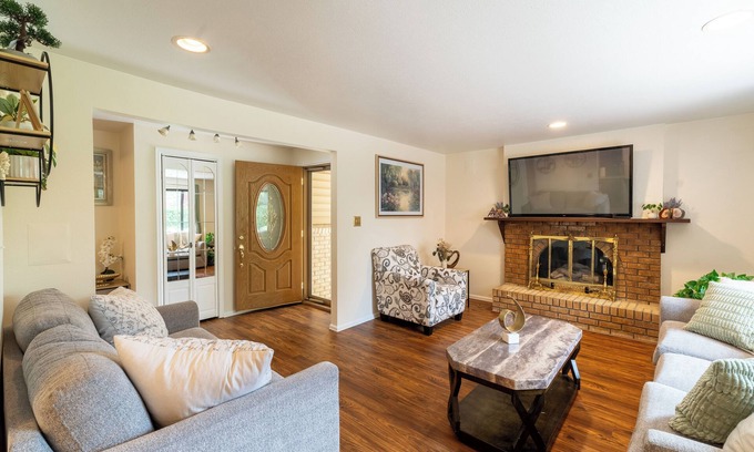 Westcliff and Cambridge House | Charming 3-bedroom duplex in the heart of Westminster with private patio