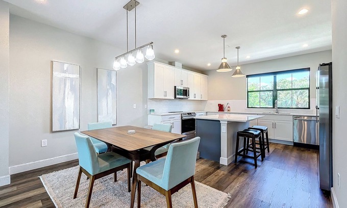 Fairvilla House | Charming 3-bedroom townhome with AC and WiFi in Winter Park