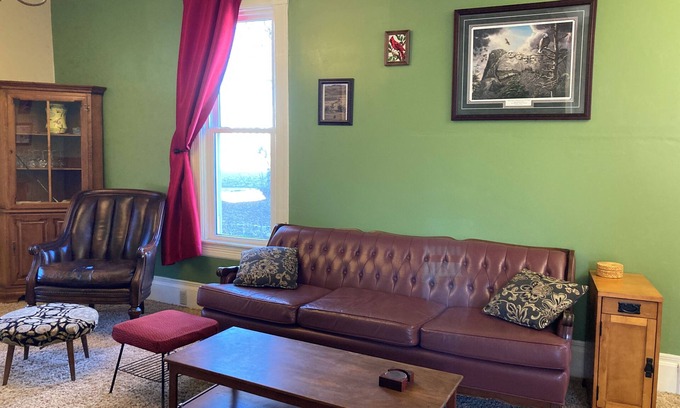 Vermillion House | Charming 3-bedroom Victorian house with AC and WiFi in Vermillion