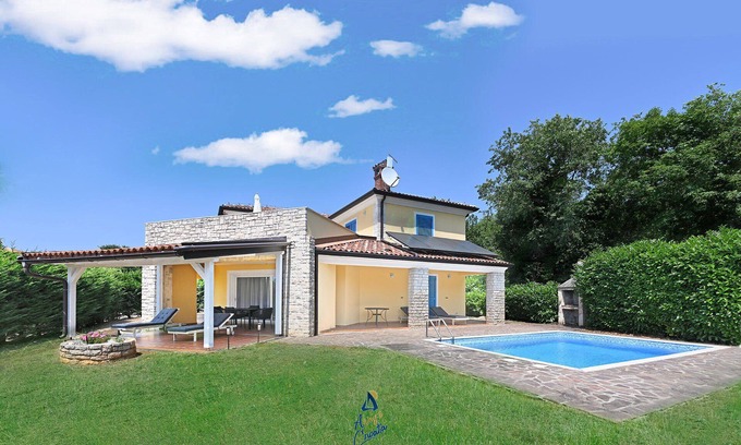 Vilanija Villa | Charming 3-Bedroom Villa Oasis for 6 with Pool, Close to Beaches