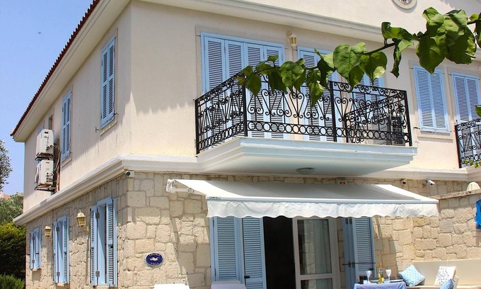 Cesme Villa | Charming 3-bedroom Villa & Private Pool in Tranquil Olive Tree Garden