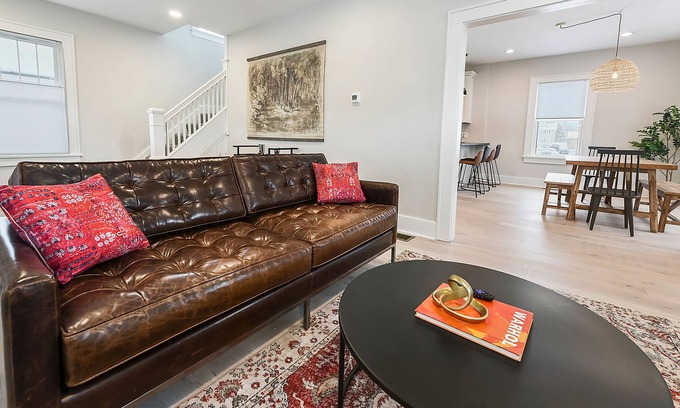 Zelienople House | Charming 3 Bedroom w/ Primary Suite