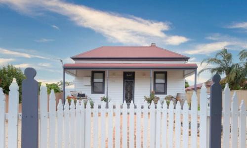 Rutherglen House | Charming 3 bedroom wine country cottage