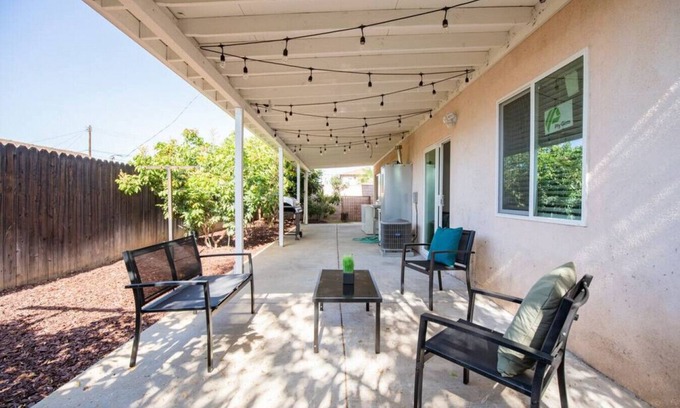 South San Gabriel House | Charming 3-BR Home with Backyard Paradise: BBQ, High-Speed Internet, and Parking Included
