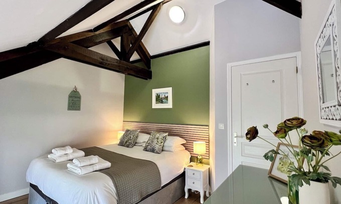 Lehon House | Charming 3★ Riverside Gîte in Léhon, Dinan | Pet-Friendly & Family-Friendly