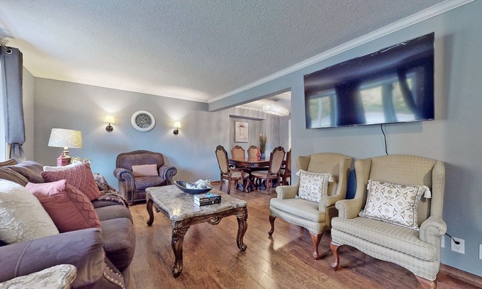 Breslau House | Charming 3 Room Cottage in the city