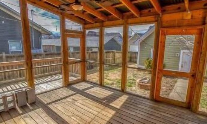 Near Northside House | Charming 3 Story Home Downtown, with Office 1 BD