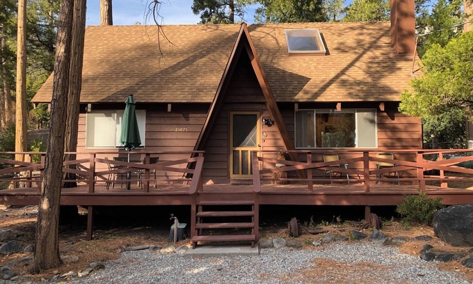 Fern Valley Cabin | Charming 3-bedroom cabin in Idyllwild-Pine Cove with WiFi