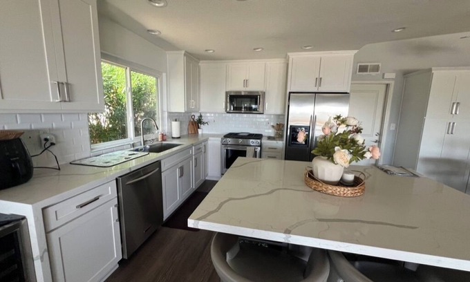 Rancho Palos Verdes House | Charming 3-bedroom house with city and ocean views in tranquil Palos Verdes.