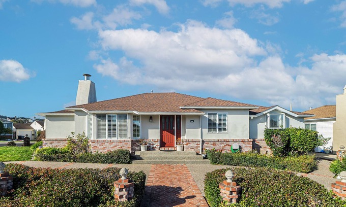 San Bruno House | Charming 3-bedroom house in lovely South San Francisco with WiFi, AC