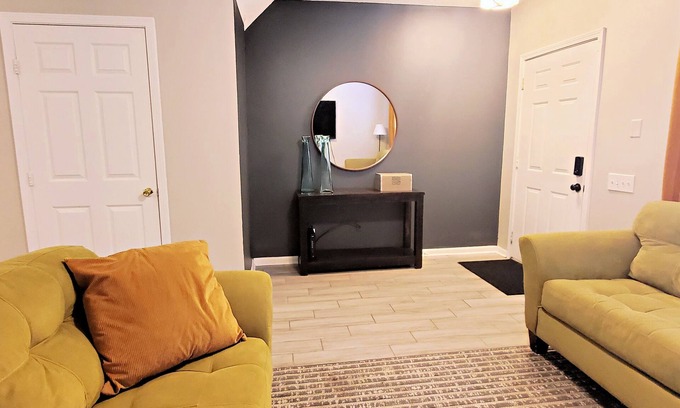 Arlington House | Charming 30+ Day Stay 2-bedroom townhome with WiFi, AC in fabulous Jacksonville