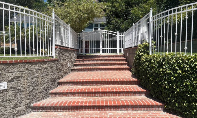Burbank House | Charming 3bd 3 ba house in serene Burbank above Sunset Cyn 30+ day rentals only