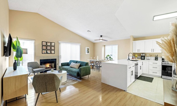 West Sahara House | Charming 3BD Getaway Near DT Summerlin in Las Vegas.