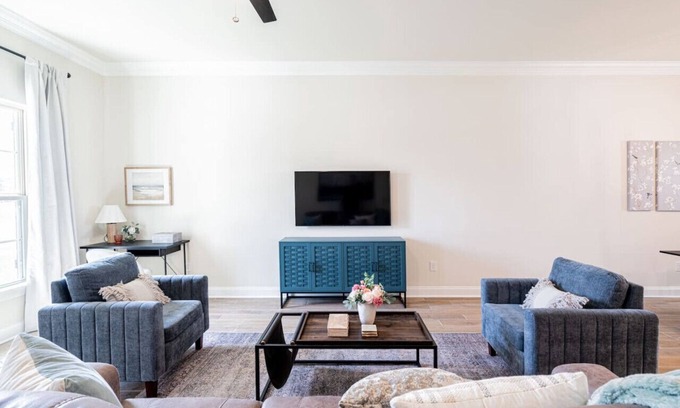 Milton House | Charming 3Bed 2Bath Oasis