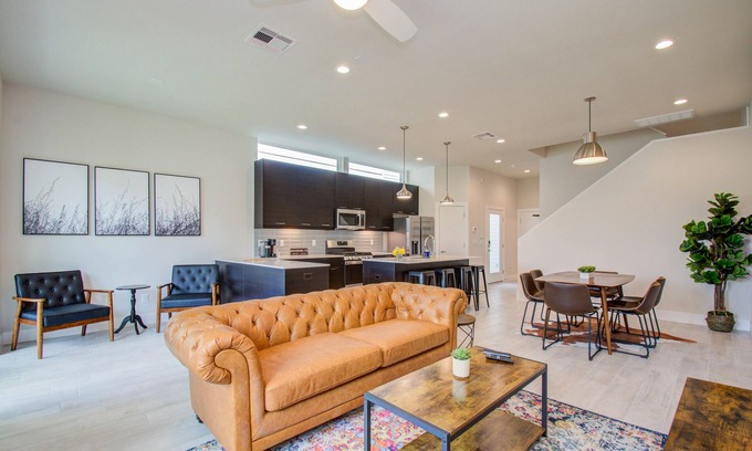 Northside House | Charming 3BR/2.5A Gem with Garage&Pet-Friendly