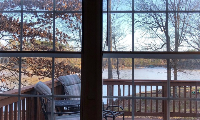Lake Norman of Catawba House | Charming 3BR 2BA Lakefront Lake Norman Home with Beach & Dock (sleeps 10)