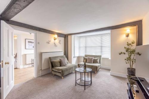 Datchet House | Charming 3BR Cottage Near Windsor and Sights