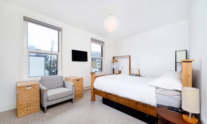 Bruce Grove House | Charming 3BR Family-Friendly London Home