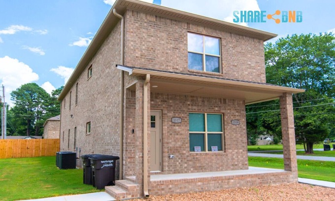 Jacksonville House | Charming 3BR Family Stay | Fenced Yard & Streaming TV