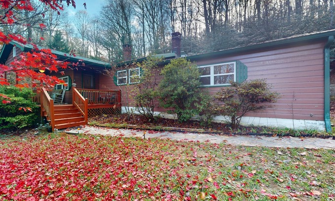 Scaly Mountain House | Charming 3BR home in Scaly Mountain with a full kitchen and high speed internet
