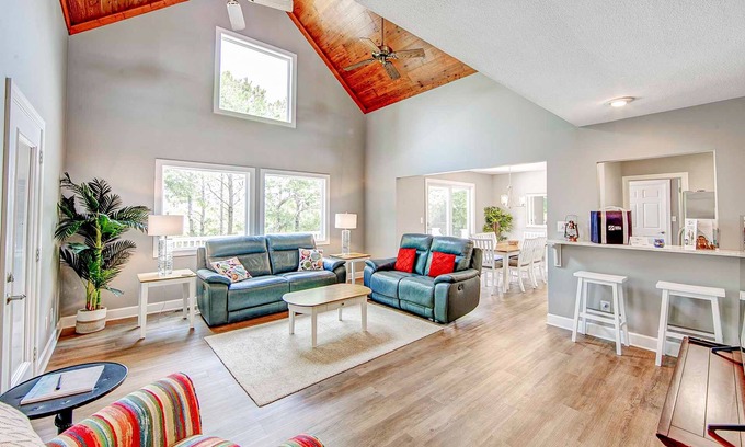 Frisco House | Charming 3BR home in Frisco with Wifi, Full Kitchen and Private Hot Tub