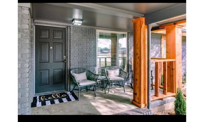 Wake Village House | Charming 3BR Home on Manila