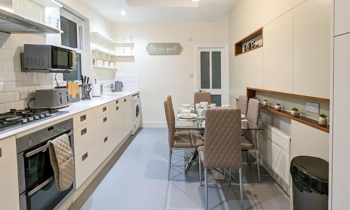 Seven Sisters Apartment | Charming 3BR in Trendy Tottenham Neighborhood