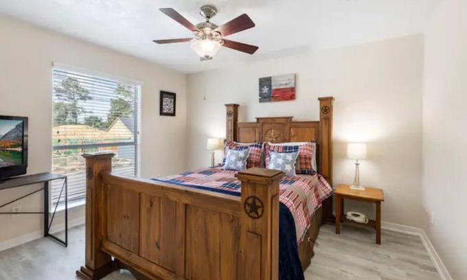Tomball House | Charming 3br Red Door Townhome