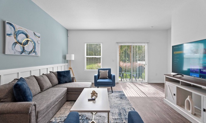 Baymeadows House | Charming 3BR Townhome Centrally located in Jacksonville