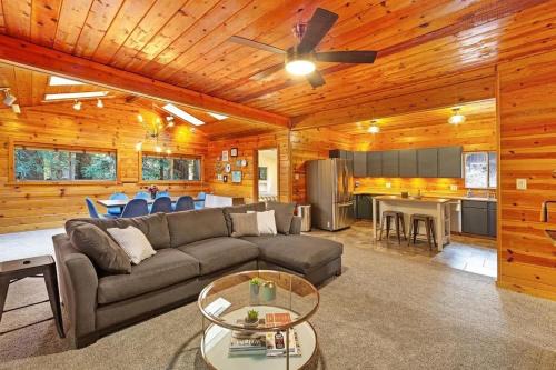 Guerneville House | Charming 3BR with Hot Tub Balcony & Wood Stove