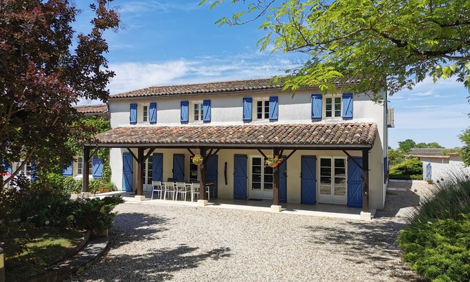 Segonzac House | Charming 4-bed cottage in Cognac vineyards, with large pool and fun games room