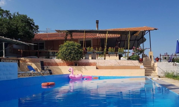 Tempi House | Charming 4-Bed House in Pyrgetos