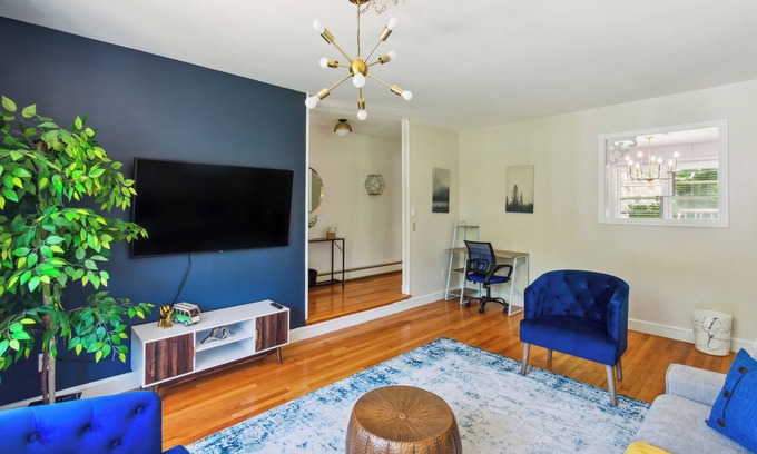 North Providence House | Charming 4-bedroom house with AC and WiFi in fabulous North Providence