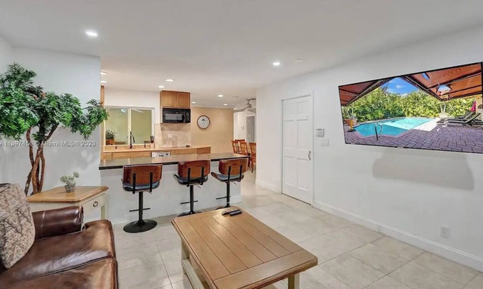 Imperial Point House | Charming 4-bedroom with Pool WiFi AC in delightful Fort Lauderdale 5min Beach